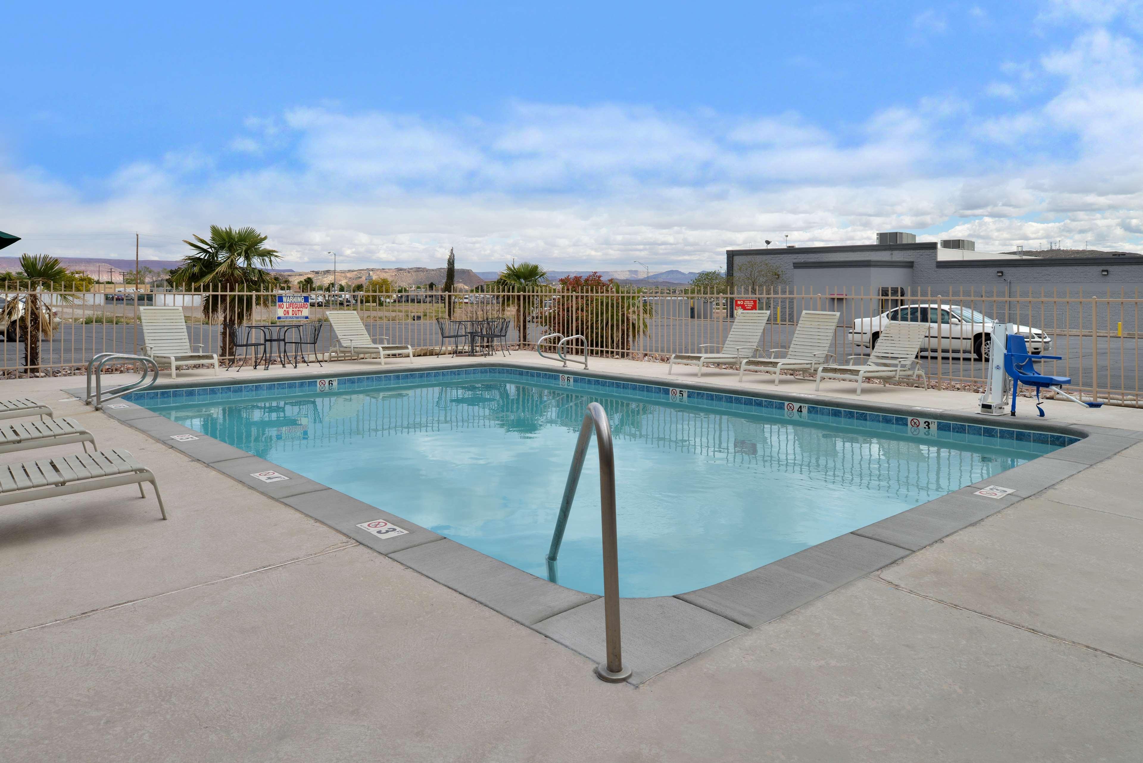 Red Roof Inn St George Ut - Convention Center セントジョージ エクステリア 写真